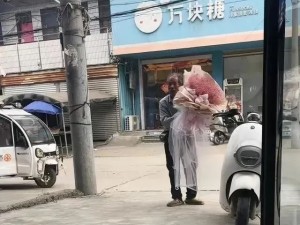 七旬大爷疯狂求婚女店员，女孩被吓跑辞职了……